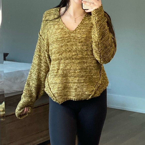Universal Thread Yellow Knit V-Neck Sweater - Picture 1 of 3